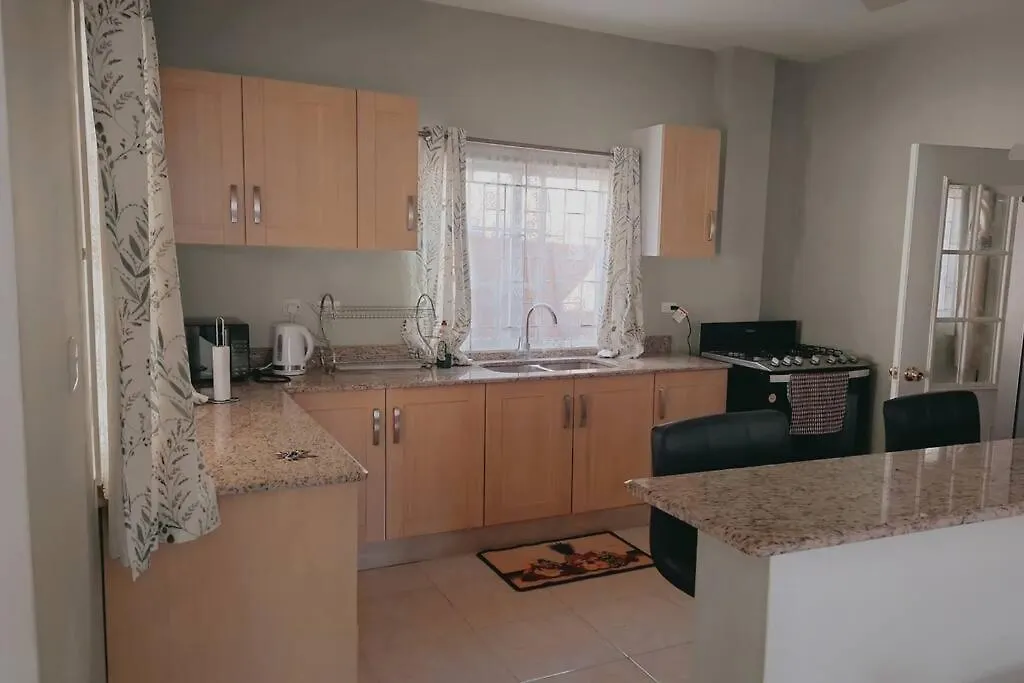 Your Serenity By M N C Rentals Portmore 0*,